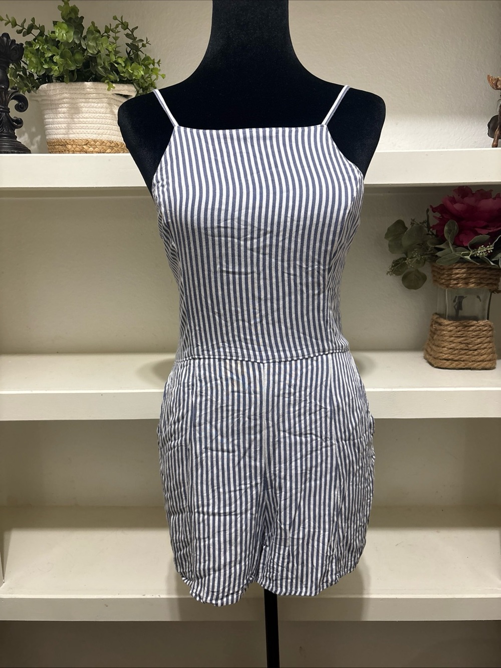 Abercrombie & Fitch Women’s White Blue Striped Short Romper Size S Sleeveless